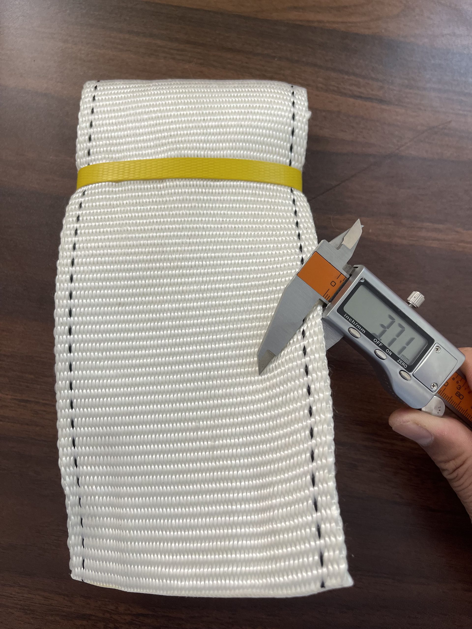 Kỹ thuật đo và cắt dây đai polyester Dây đai Polyester: 12.5 cm (6:1) - màu trắng