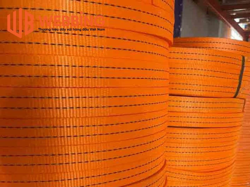 Dây đai polyester cường lực có tính ứng dụng cao, linh hoạt trong nhiều tình huống Dây đai polyester cường lực là gì? Ứng dụng, tải trọng và cách lựa chọn đúng