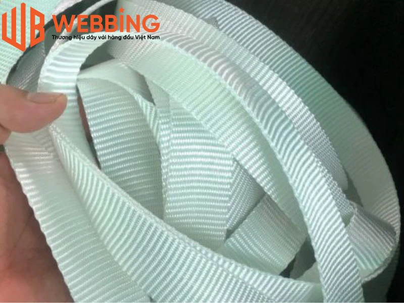 Khả năng kháng hóa chất dây đai polyester trong nhà máy
